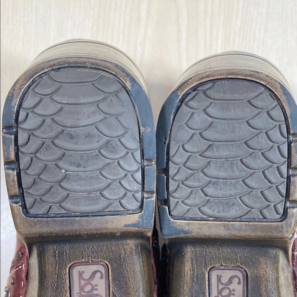 Sofft Burgundy Red Mules with Decorative Strap and Slip Resistant Sole - Picture 8 of 8